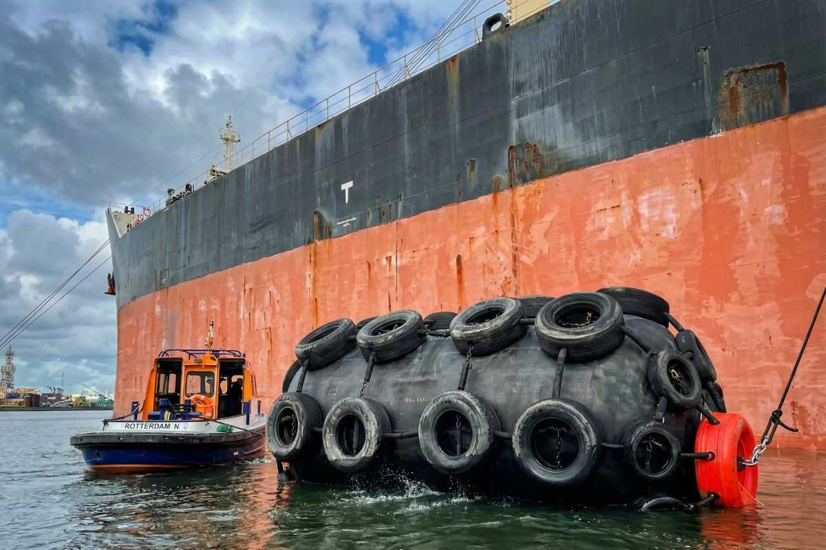 Зачем нужны кранцы и чем «портовые» отличаются от «лодочных» Зачем нужны кранцы и чем «портовые» отличаются от «лодочных»