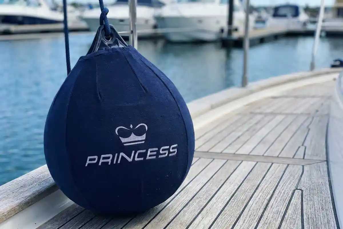 Вышивка на чехлах для кранцев: какой практический смысл? Вышивка на чехлах для кранцев: какой практический смысл?